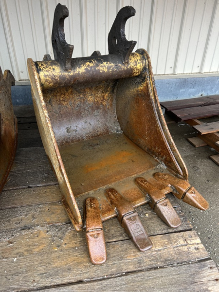 18" Digging Bucket for 26, 35 Series
