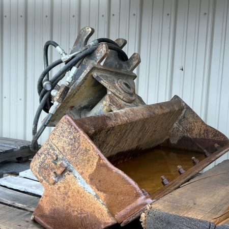 Hydraulic Cleanout Bucket for 26, 35 Series